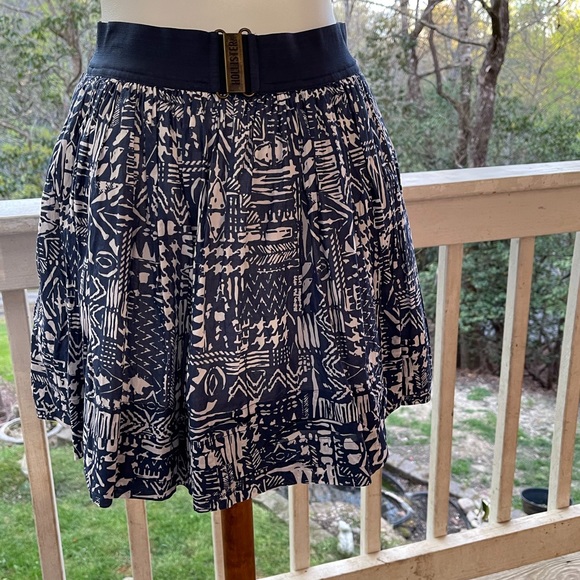 Hollister Dresses & Skirts - Hollister Navy/White Print Skirt L jr. FREE SHIP